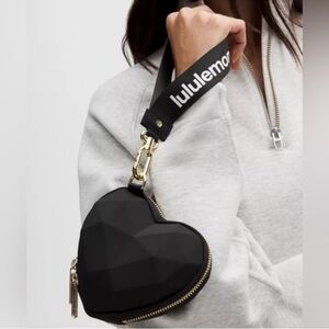 NWT Lululemon Heart Wristlet Black/Gold